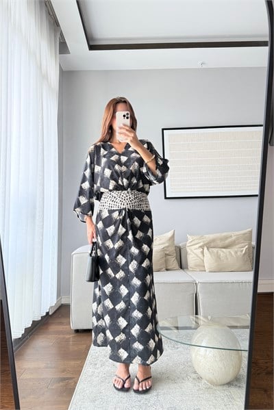YARASA KOL DESENLİ ELBİSE