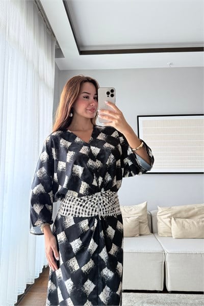 YARASA KOL DESENLİ ELBİSE
