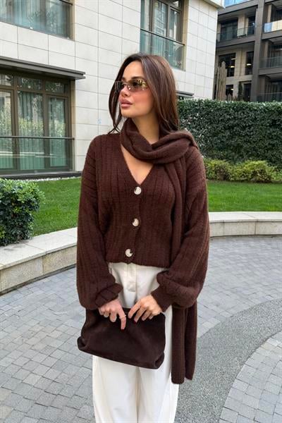 YUMUŞAK DOKULU ATKILI HIRKA-KAHVE
