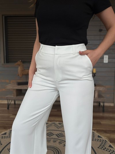 Aplike Nakışlı Yırtmaçlı Kumaş Pantolon