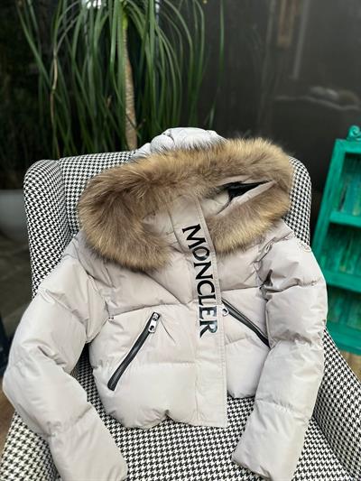 Kapşonu Kürklü Marka Logolu Şişme Mont