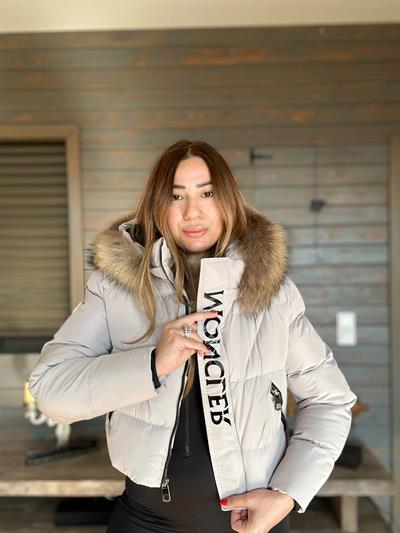 Kapşonu Kürklü Marka Logolu Şişme Mont