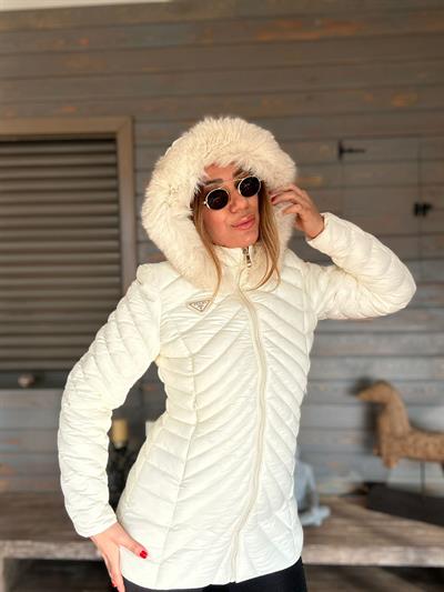 Micro Jel Kapşonu Kürklü Metal Logolu Mont