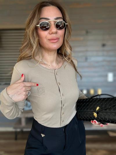 Nakış Logolu Düğmeli Kazak