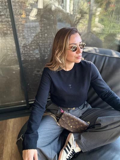 Nakış Marka Logolu Yaka Detaylı Triko Kazak