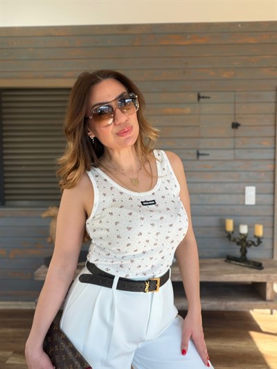 Önü Orta Armalı Çiçek Desenli Atlet