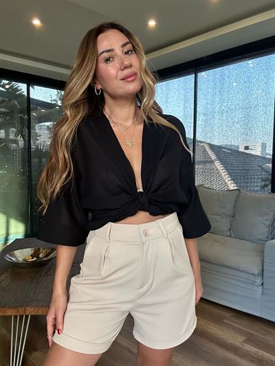 Pileli Düğmeli Şort