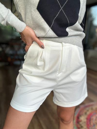 Pileli Düğmeli Şort