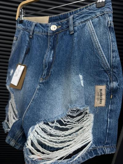 Yırtmaç Detaylı Jean Şort