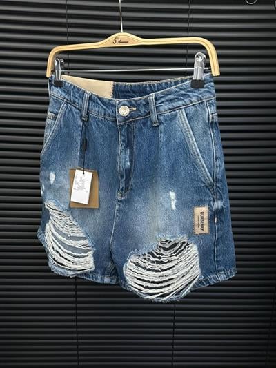 Yırtmaç Detaylı Jean Şort