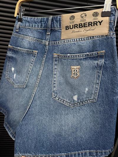 Yırtmaç Detaylı Jean Şort