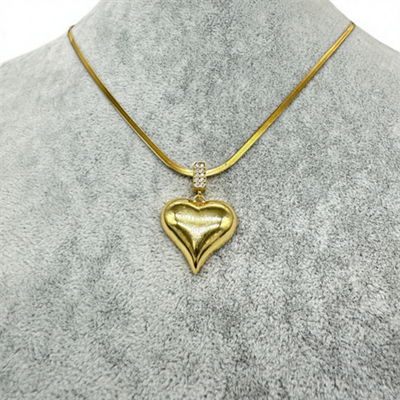 Trivella – Çelik Koleksiyon Çoklu Kalp Figürlü Gold Renkli Kolye Seti