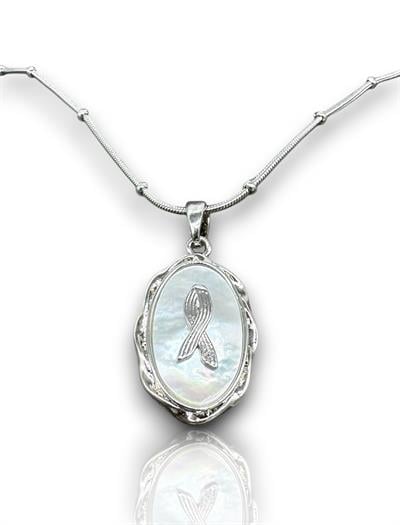 Serena – Çelik Koleksiyon Gümüş Renkli Sedef Zeminli Kurdele Figürlü Kolye