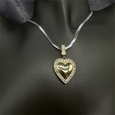 Amora – VIP Koleksiyon Gümüş Renkli İtalyan Zincirli 4 cm Gold Kalp Figürlü Kolye