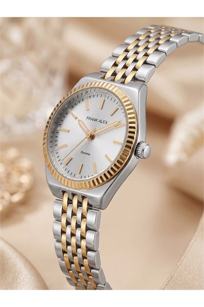Femme 28 mm Küçük Kasa Gümüş Kadran Çift Renk Metal Kordon Kadın Saati