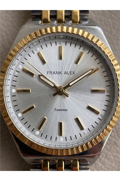 Femme 28 mm Küçük Kasa Gümüş Kadran Çift Renk Metal Kordon Kadın Saati