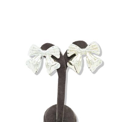 Fiora – VIP Koleksiyon Fiyonk Formlu İğneli Küpe