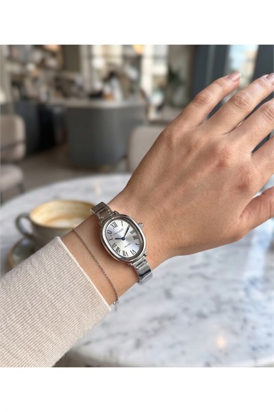 Kadın Kol Saati 28 mm Gümüş Rengi Mavi Detaylı Oval Kasa Kelepçe Kordon