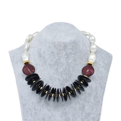 Kora – Heykelsi Formlu Modern Etnik Kolye