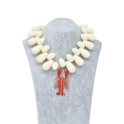 Lobster Luxe – Krem Boncuklu Kırmızı Istakoz Kolye