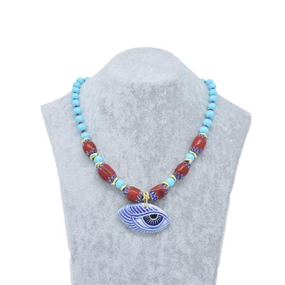 Spirit Bloom – Çiçek Desenli Göz Figürlü Kolye