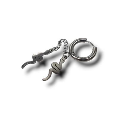 Serpent Chains – Gümüş Renk Zincirli Yılan Figürlü Sallantılı Erkek Küpe