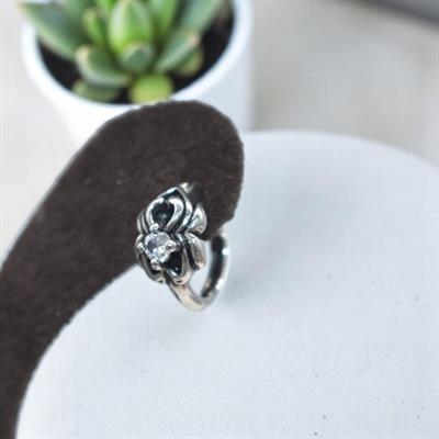 Vortex – 316L Çelik Taş Detaylı Tasarımsal Erkek Küpe