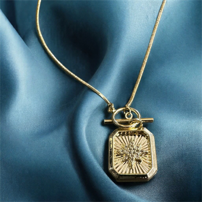 Soléra – VIP Koleksiyon 14K Altın Renginde Yıldız Detaylı Kolye