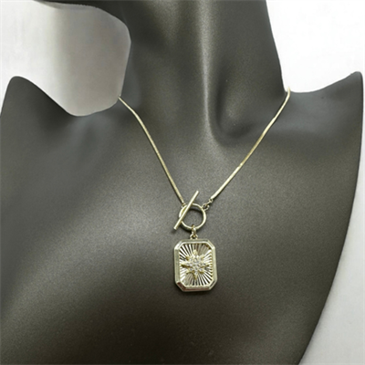 Soléra – VIP Koleksiyon 14K Altın Renginde Yıldız Detaylı Kolye