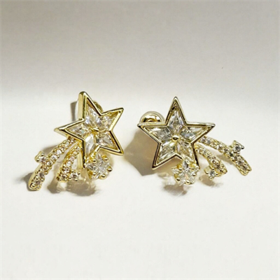 Nova – VIP Koleksiyon Gold Renkli Kayan Yıldız Tasarımlı İğneli Küpe