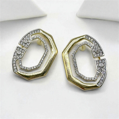 Vega Loop – VIP Koleksiyon Gold ve Gümüş Renkli Geometrik İğneli Küpe