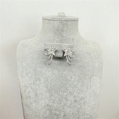 Nova – VIP Koleksiyon Gümüş Renkli Kayan Yıldız Tasarımlı İğneli Küpe