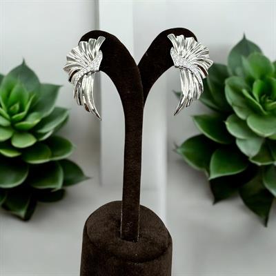 Aeloria – VIP Koleksiyon Gümüş Renkli Kanat Formlu Taş Detaylı İğneli Küpe