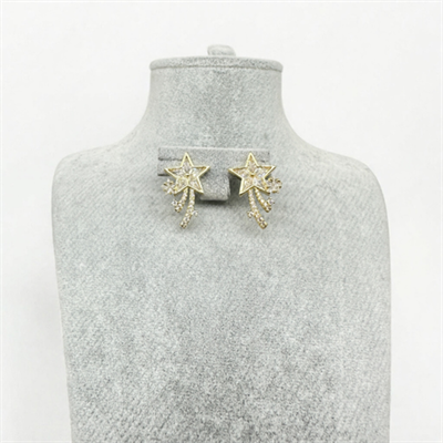 Nova – VIP Koleksiyon Gold Renkli Kayan Yıldız Tasarımlı İğneli Küpe