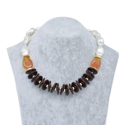 Zerya – Sıcak Tonlu Heykelsi Form Kolye