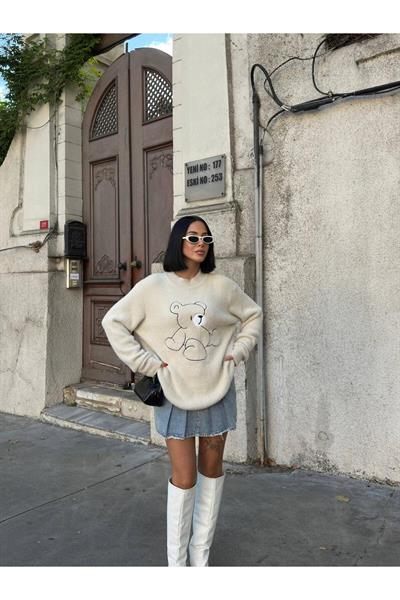 Bej Oversize Ayıcık Desenli Triko Kazak