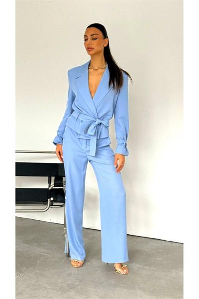 Mavi Kemerli Ceket ve Bol Paça Pantolon Takımı