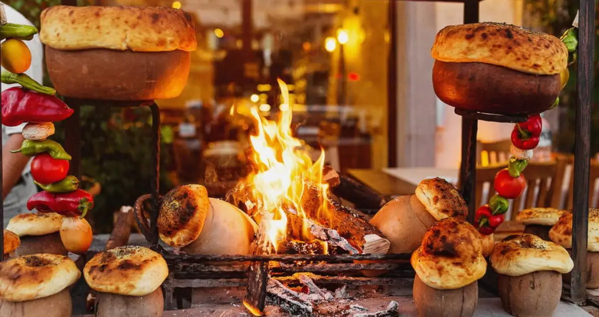 Cappadocia food and dining experiences: cave restaurants, Testi Kebab (Pottery Kebab), wine tasting, and romantic dining