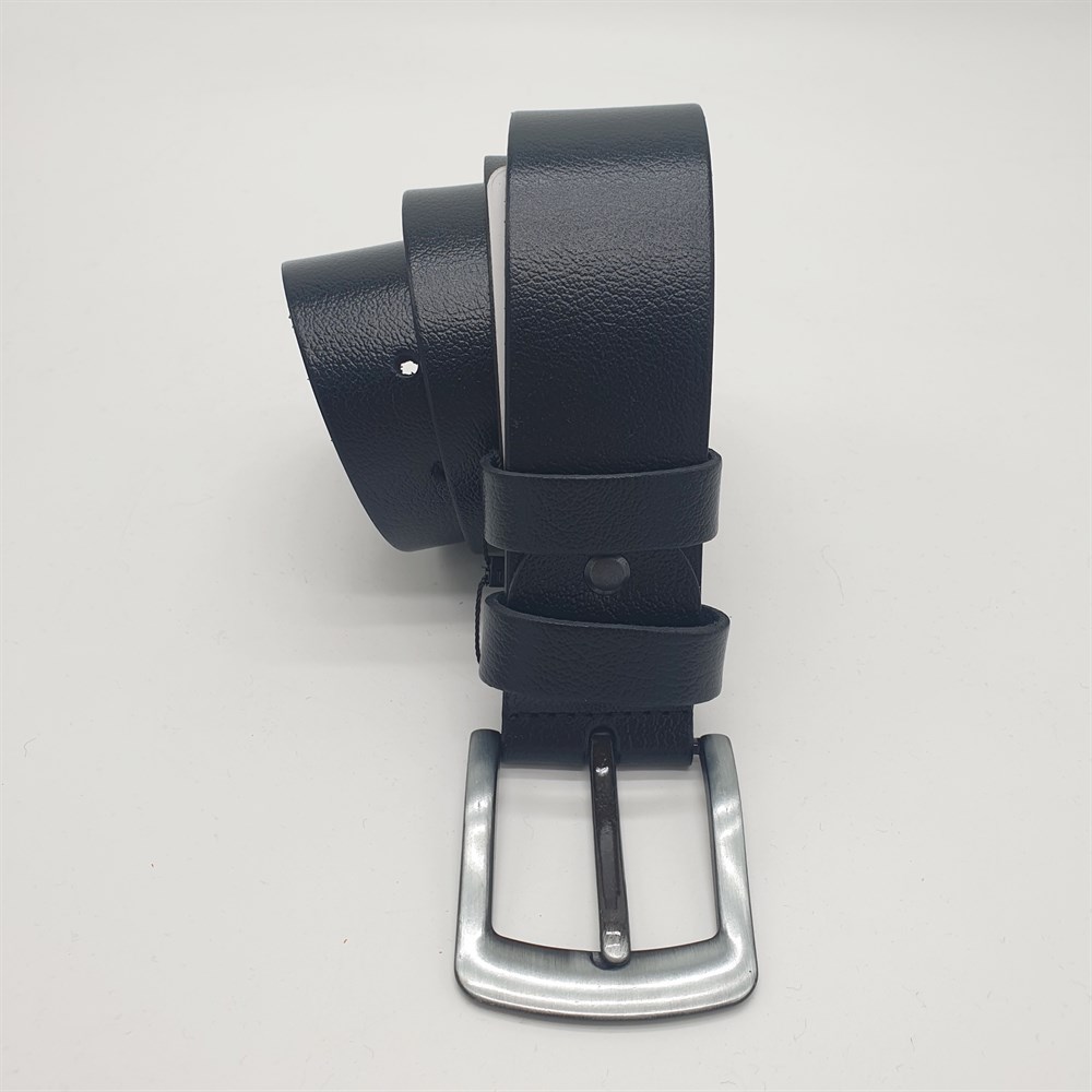 Sade Kaliteli Deri Siyah Renk Beyaz Tokalı Spor Kot Kemeri