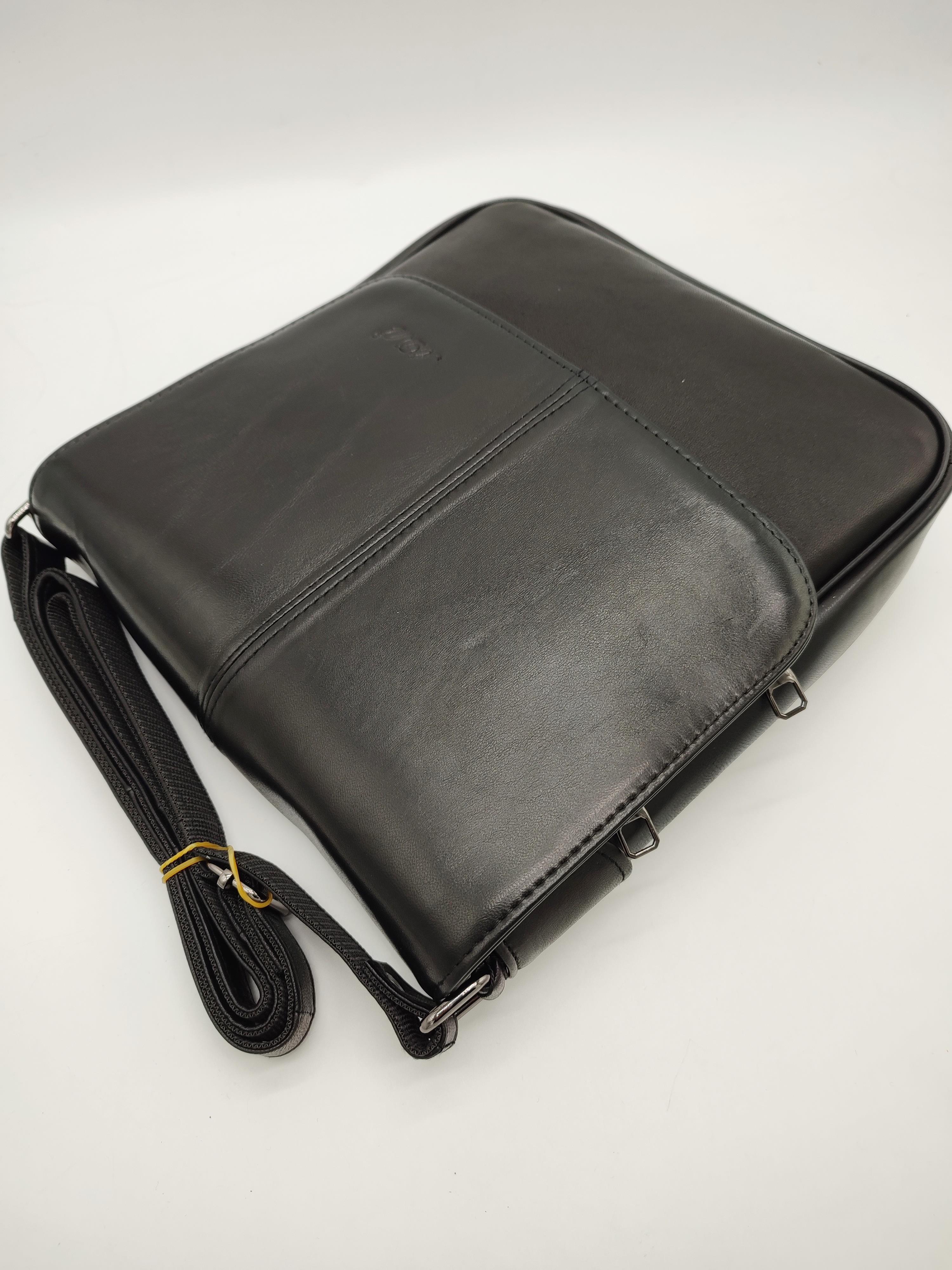 Battal Boy Kapaklı Çift Fermuarlı Erkek Deri El Çantası