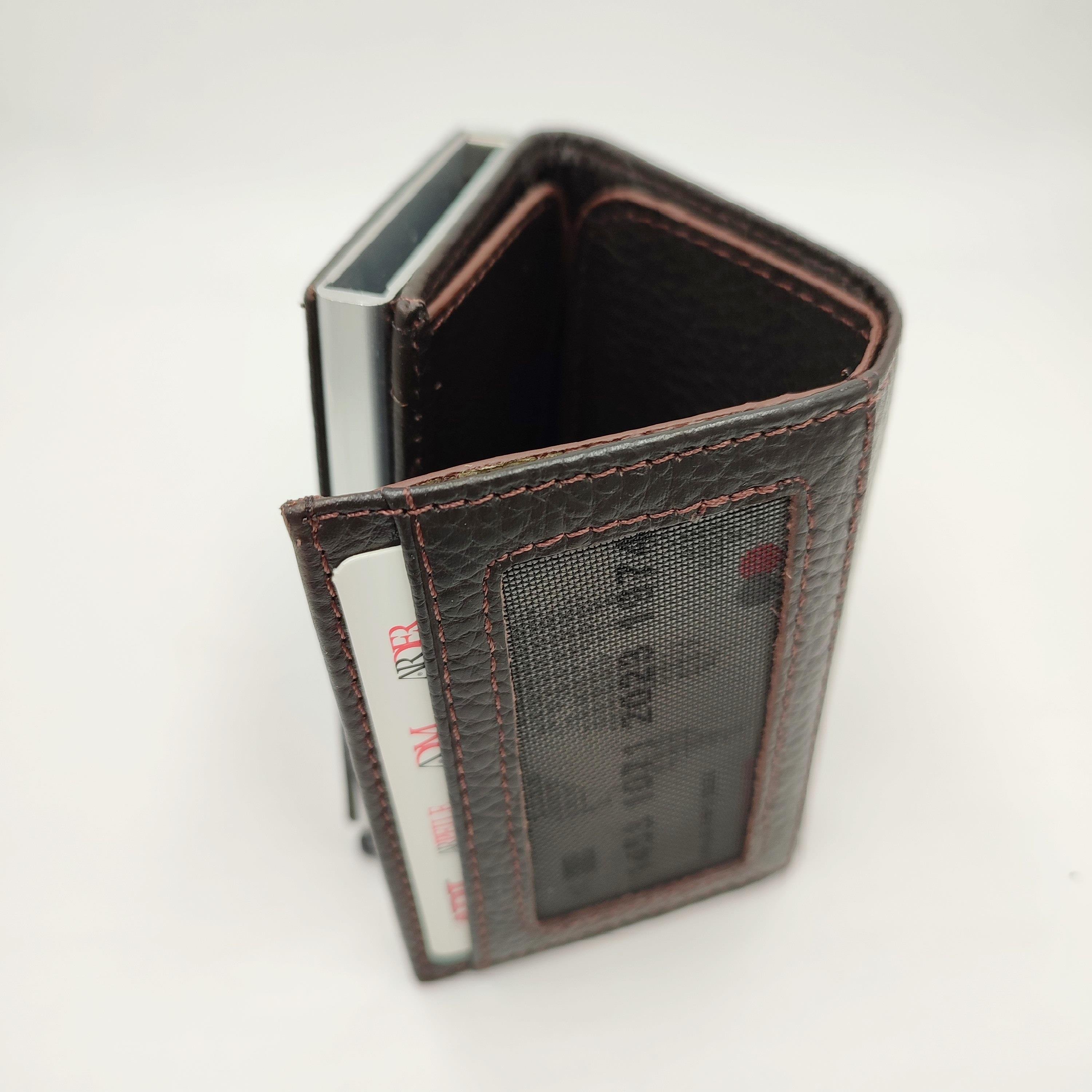 Kartlık Bölmeli Mekanizmalı Cüzdan 