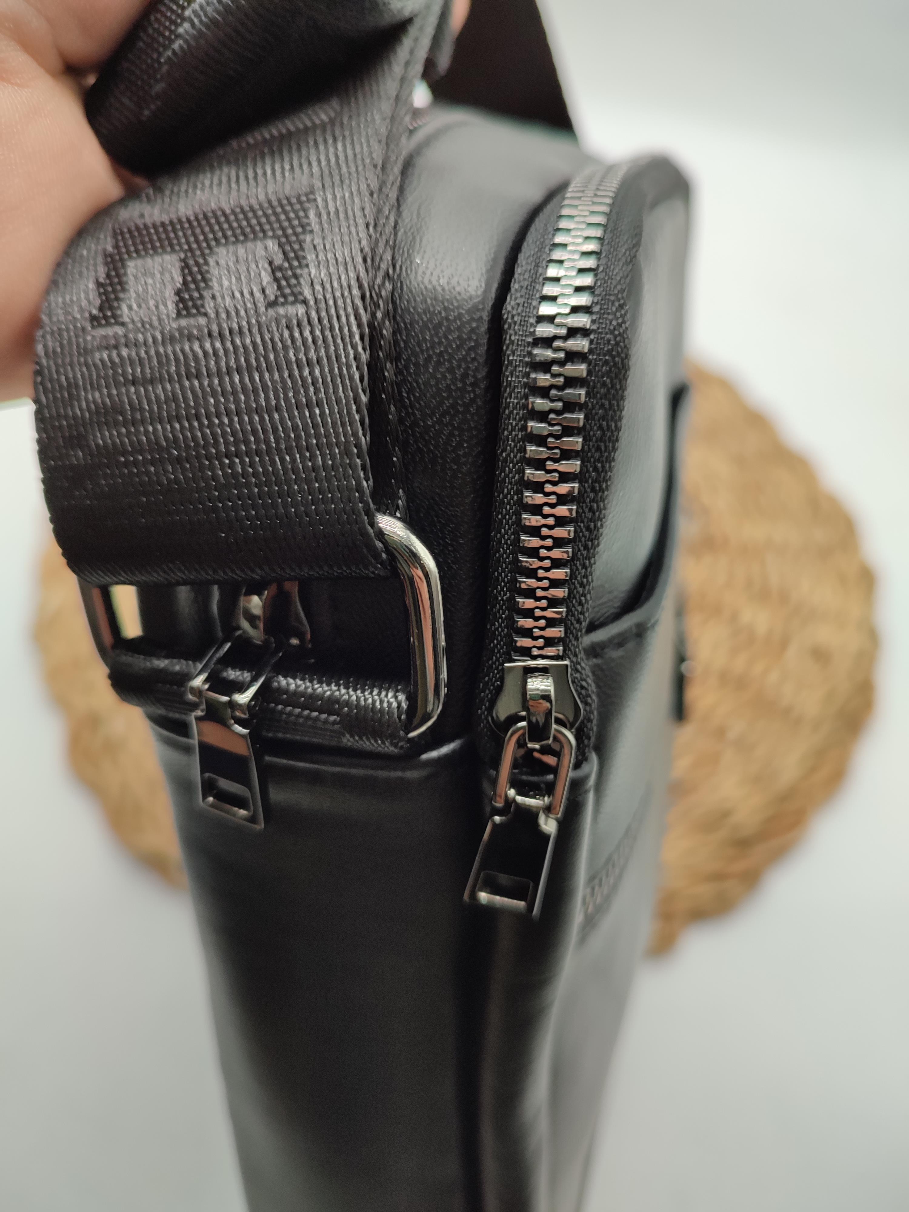 Sabit Askılı Deri Göğüs Ve Kol Çantası Siyah Renk 