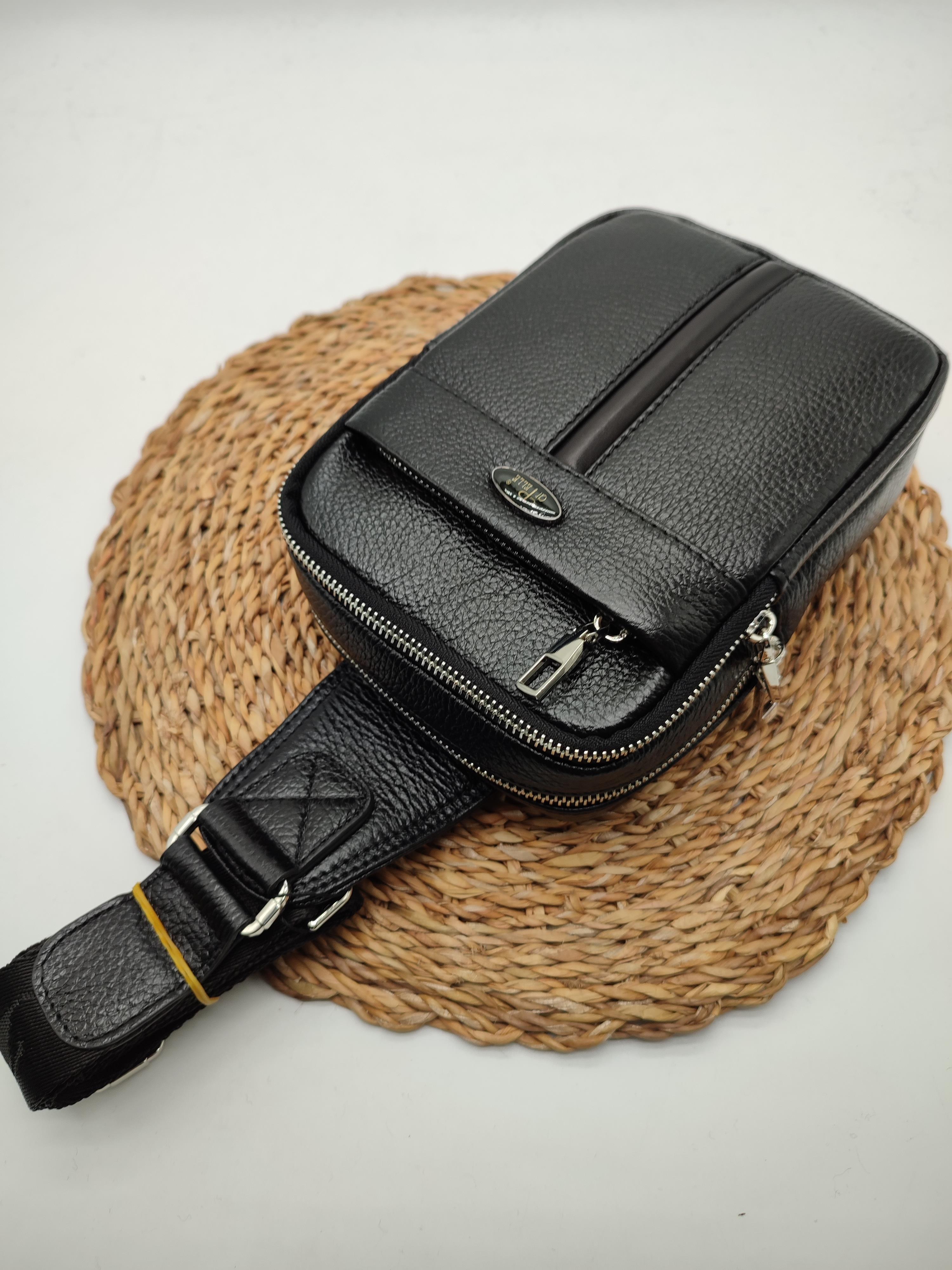 Siyah Renk Küçük Boy Deri Göğüs Çantası