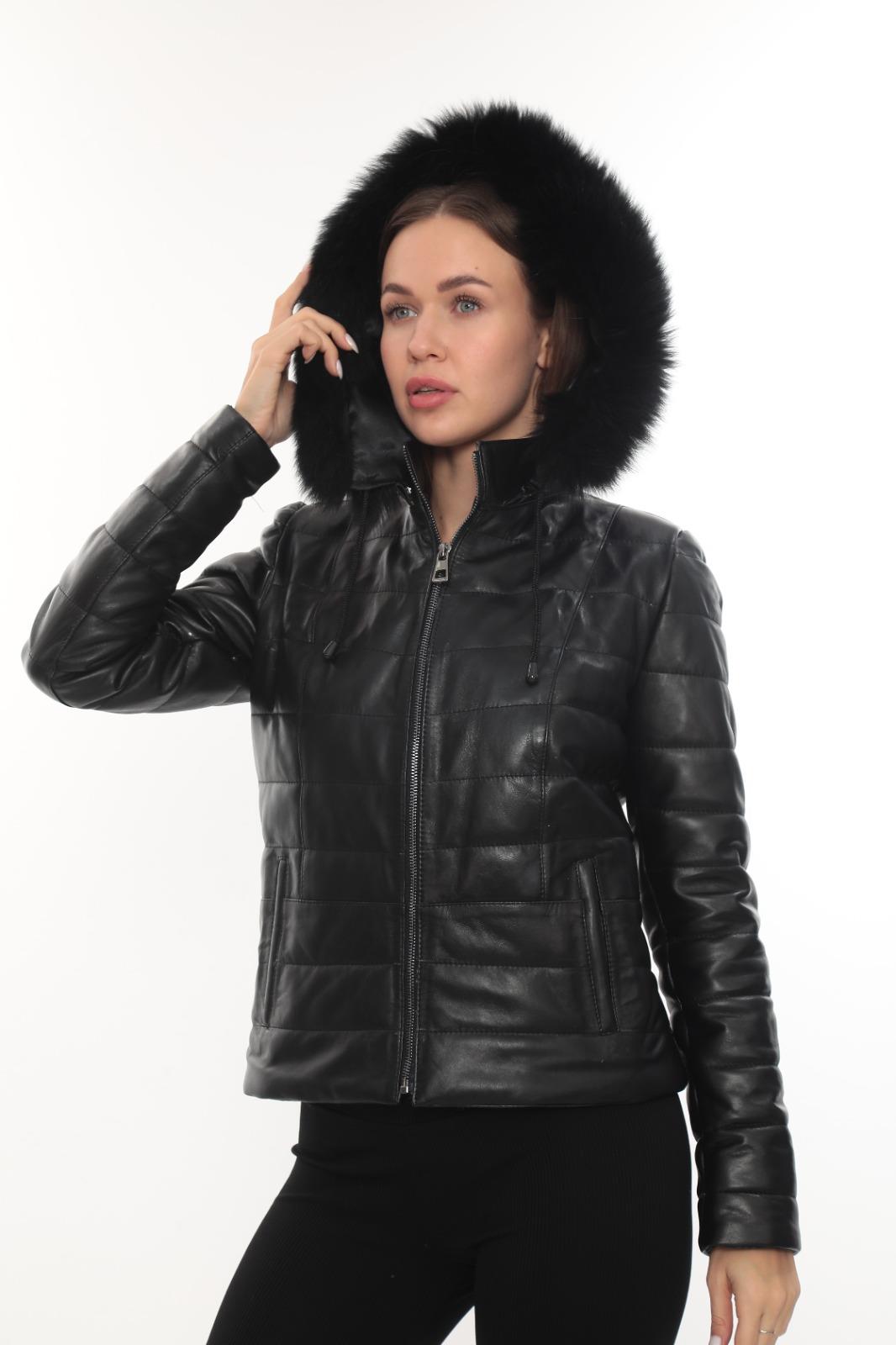 Tüylü Kapişonlu Kısa Model Şişme Kadın Mont 