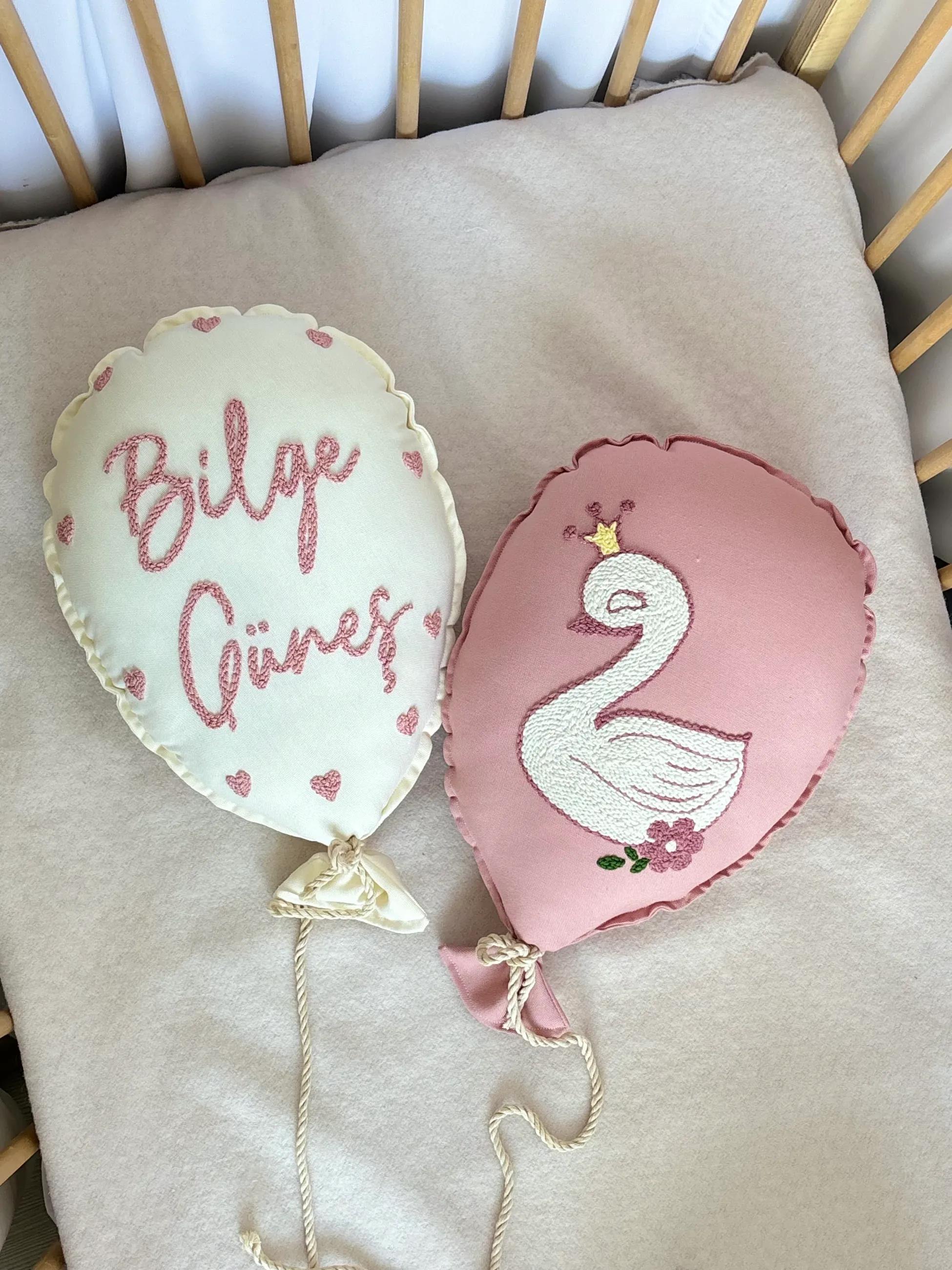 GÜLKURUSU KUĞU MODEL İLAVE KALPLİ 2’ Lİ BALON TAKIMI