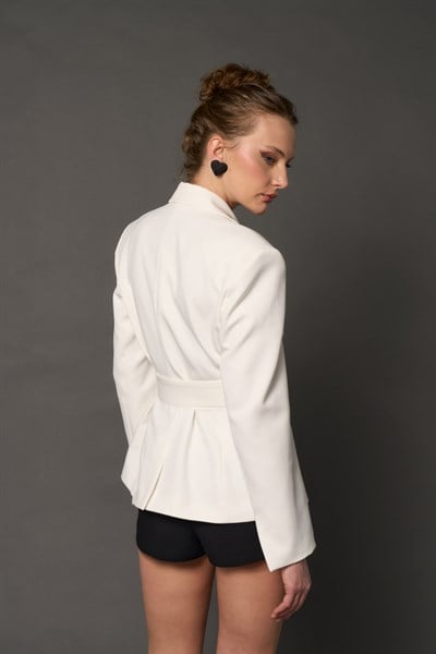 Kadın Beyaz Beli Kemer Detaylı Blazer 