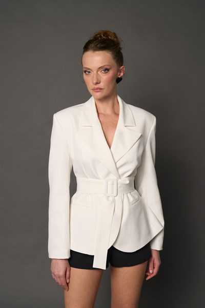 Kadın Beyaz Beli Kemer Detaylı Blazer 