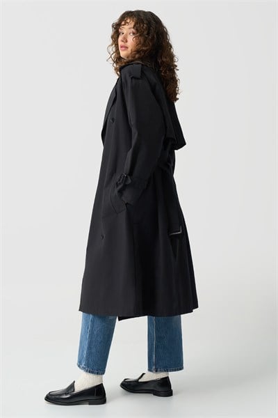 Kadın Siyah Apoletli Kruvaze Oversize Trençkot