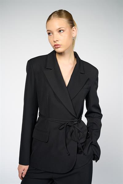 Kadın Siyah Bağcıklı Asimetrik Blazer Ceket