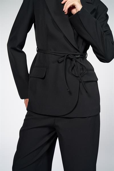 Kadın Siyah Bağcıklı Asimetrik Blazer Ceket